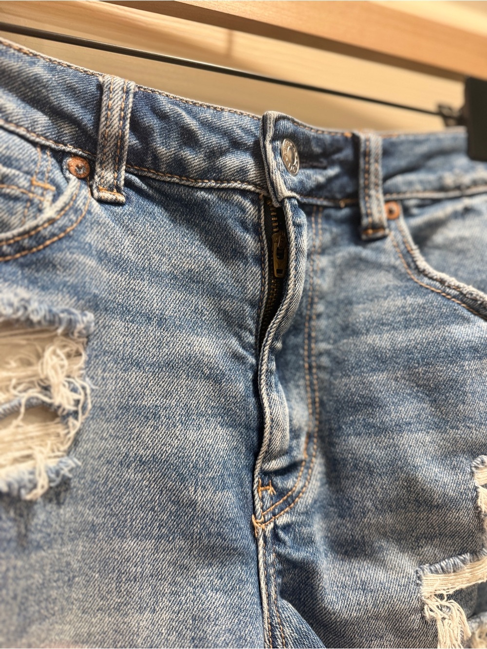 American Eagle Mom Shorts Size 6 Distressed Denim Jean Shorts High Rise Frayed - Picture 5 of 12